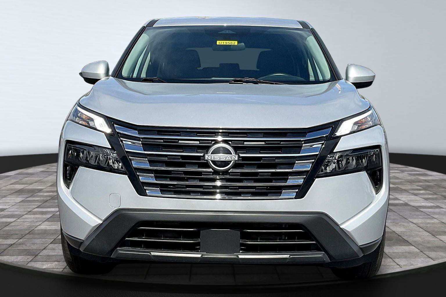 Certified 2025 Nissan Rogue SV AWD/4WD image 4