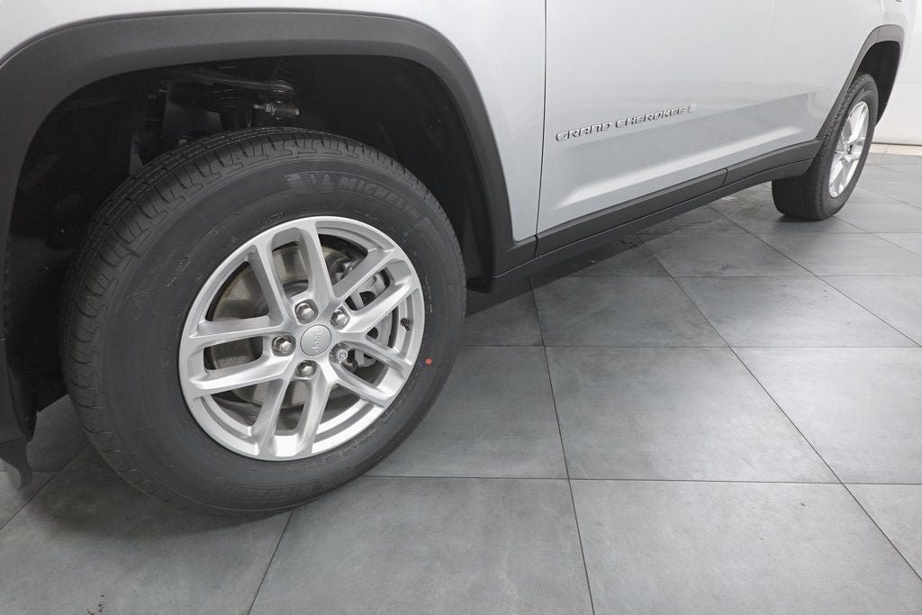 Certified 2025 Jeep Grand Cherokee L Laredo w/ Luxury Tech Group I AWD/4WD image 35