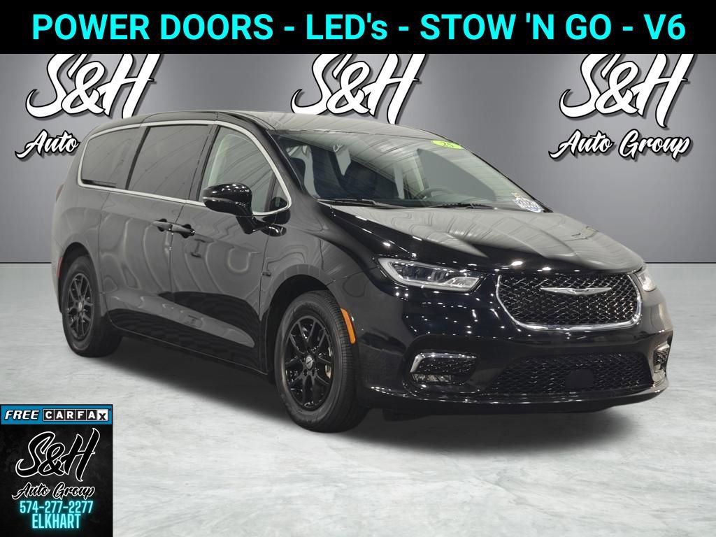 Used 2024 Chrysler Pacifica Touring-L image 1