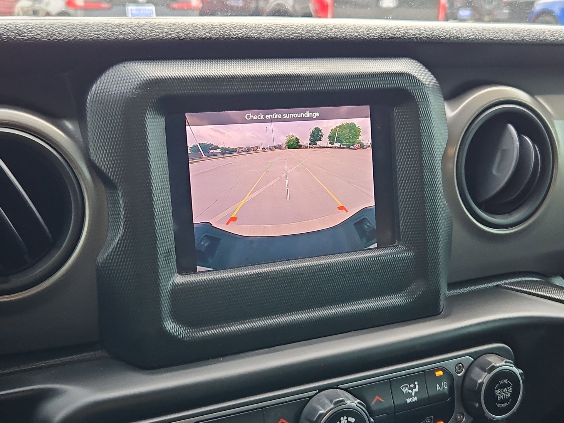 Used 2021 Jeep Gladiator Willys image 23