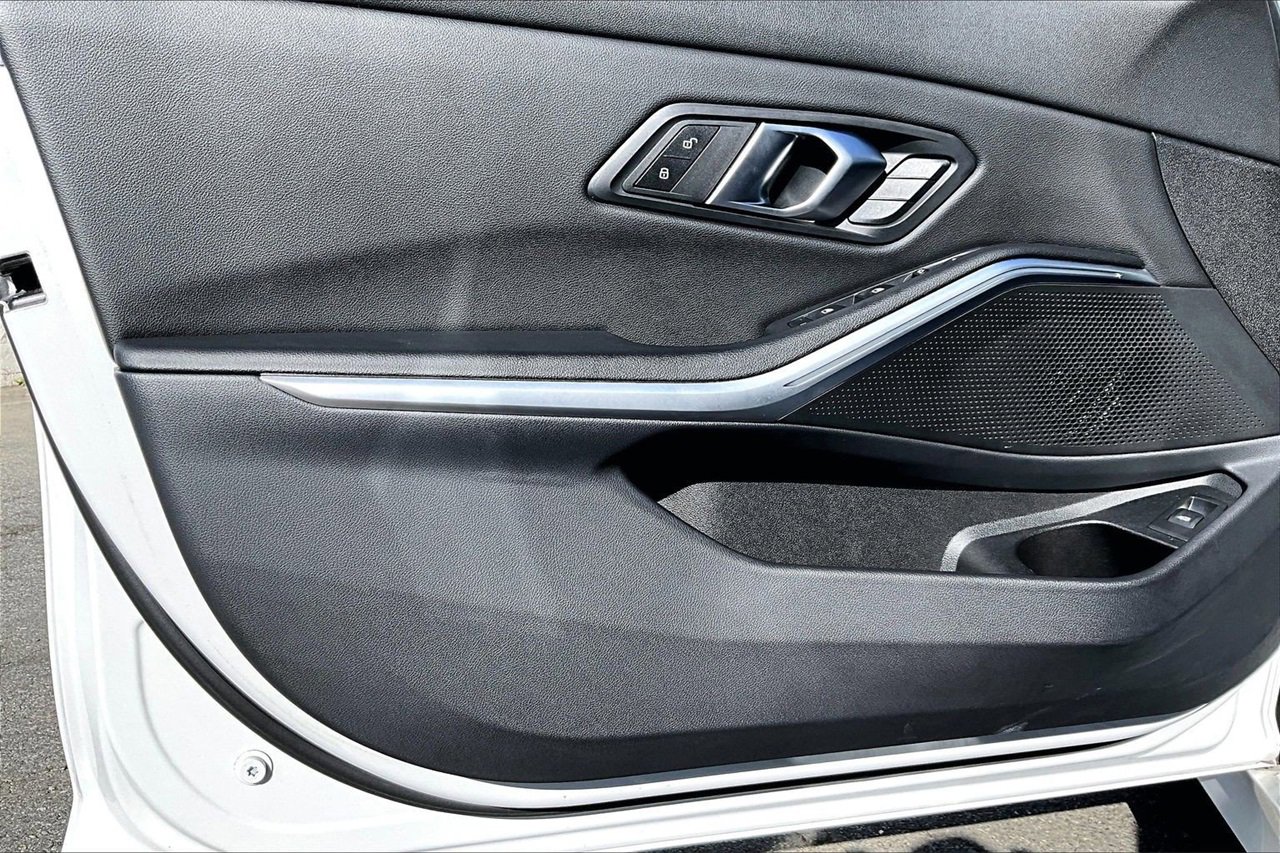 Used 2024 BMW 330i xDrive Sedan w/ Convenience Package image 27