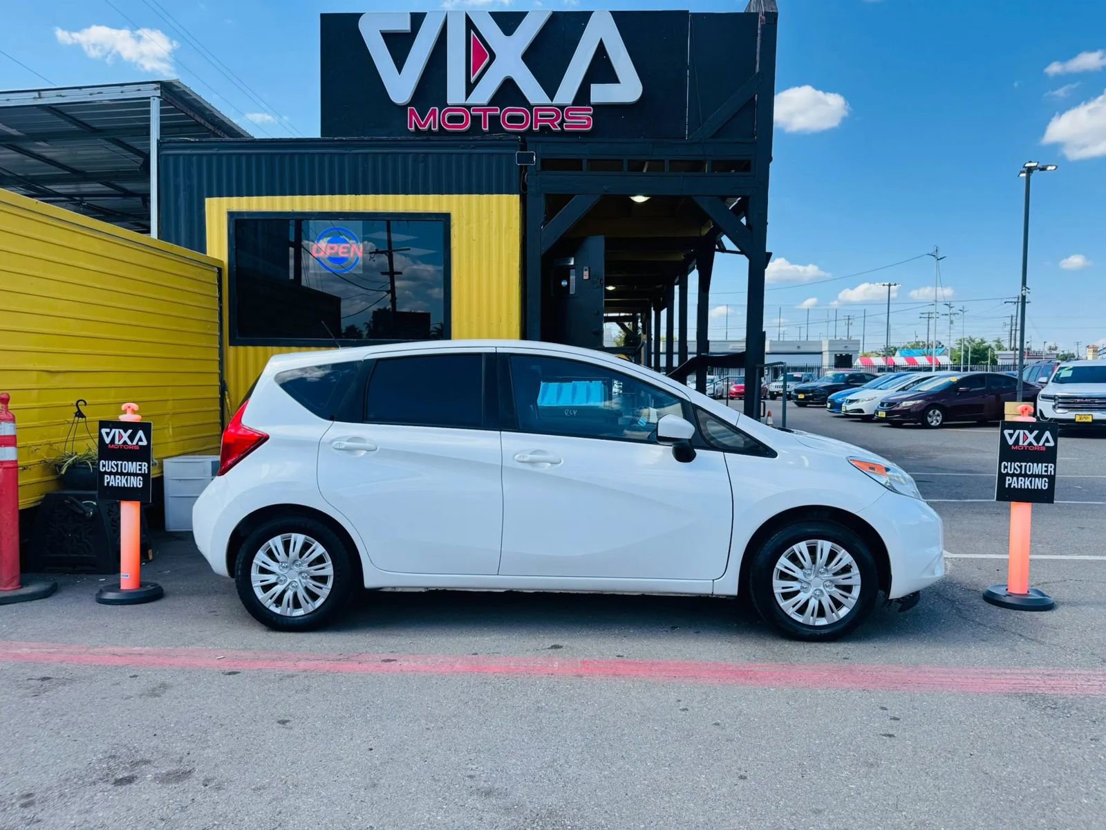 Used 2016 Nissan Versa Note SV FWD image 4