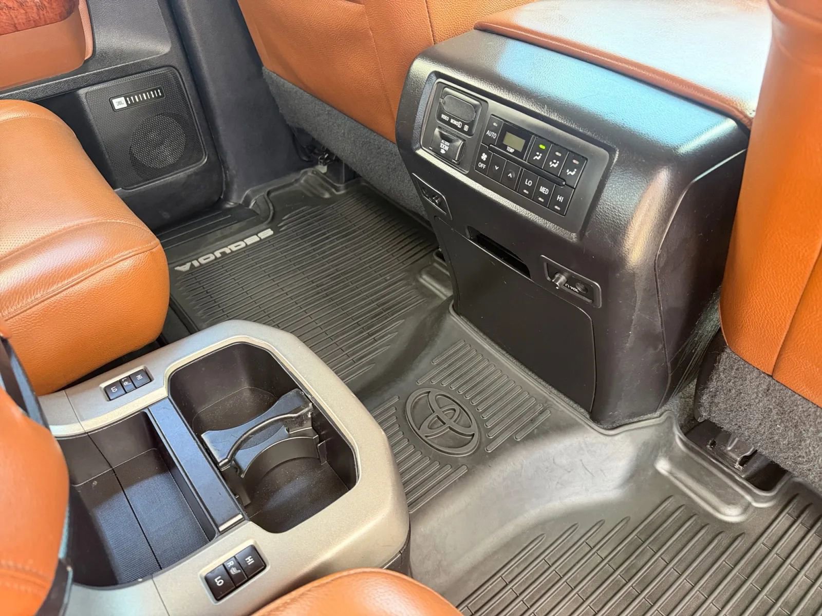 Used 2020 Toyota Sequoia Platinum AWD/4WD image 28