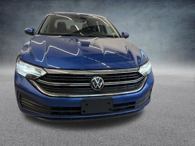 Used 2024 Volkswagen Jetta SE image 13