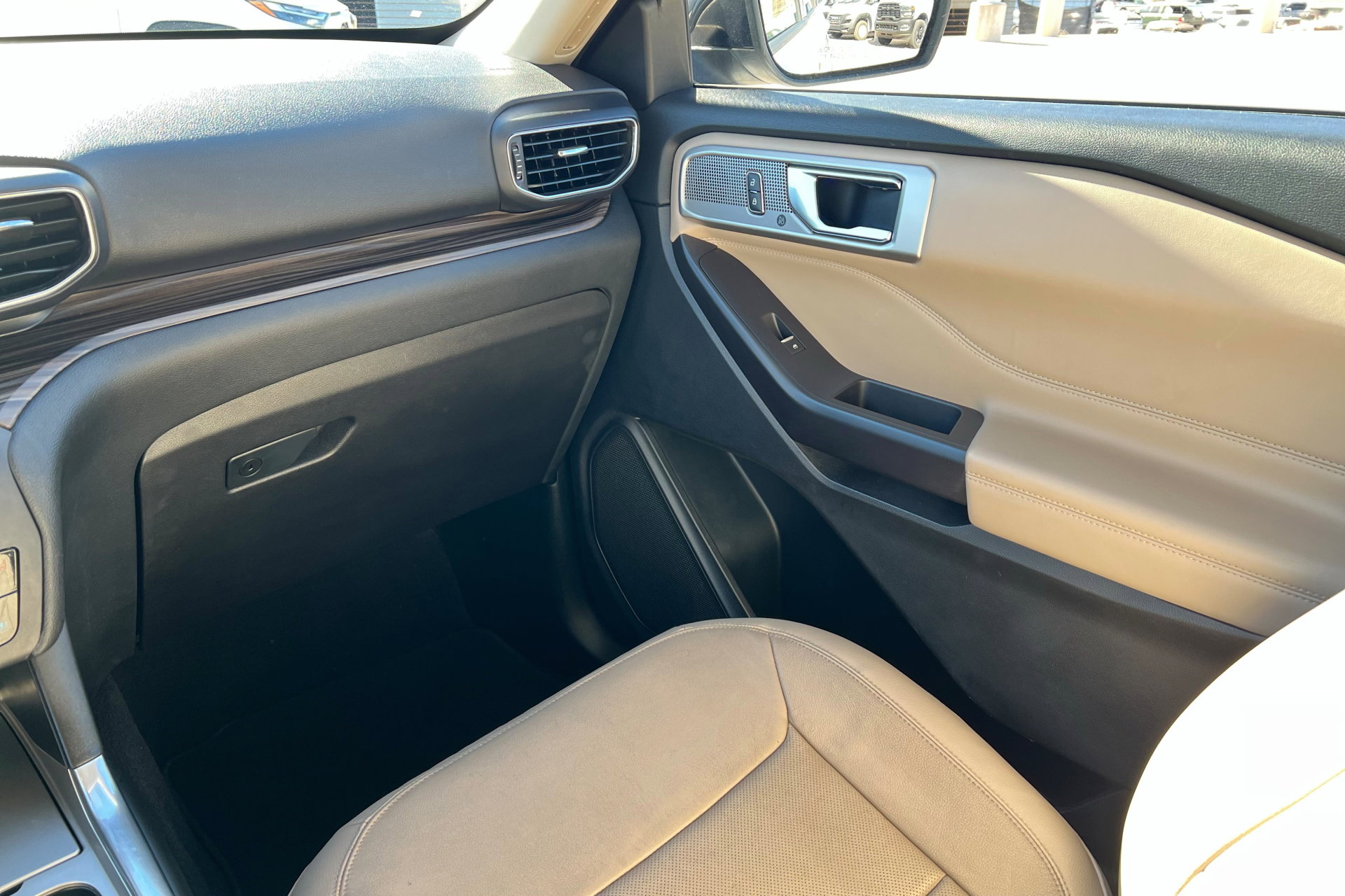 Used 2020 Ford Explorer Limited w/ Class III Trailer Tow Package image 10