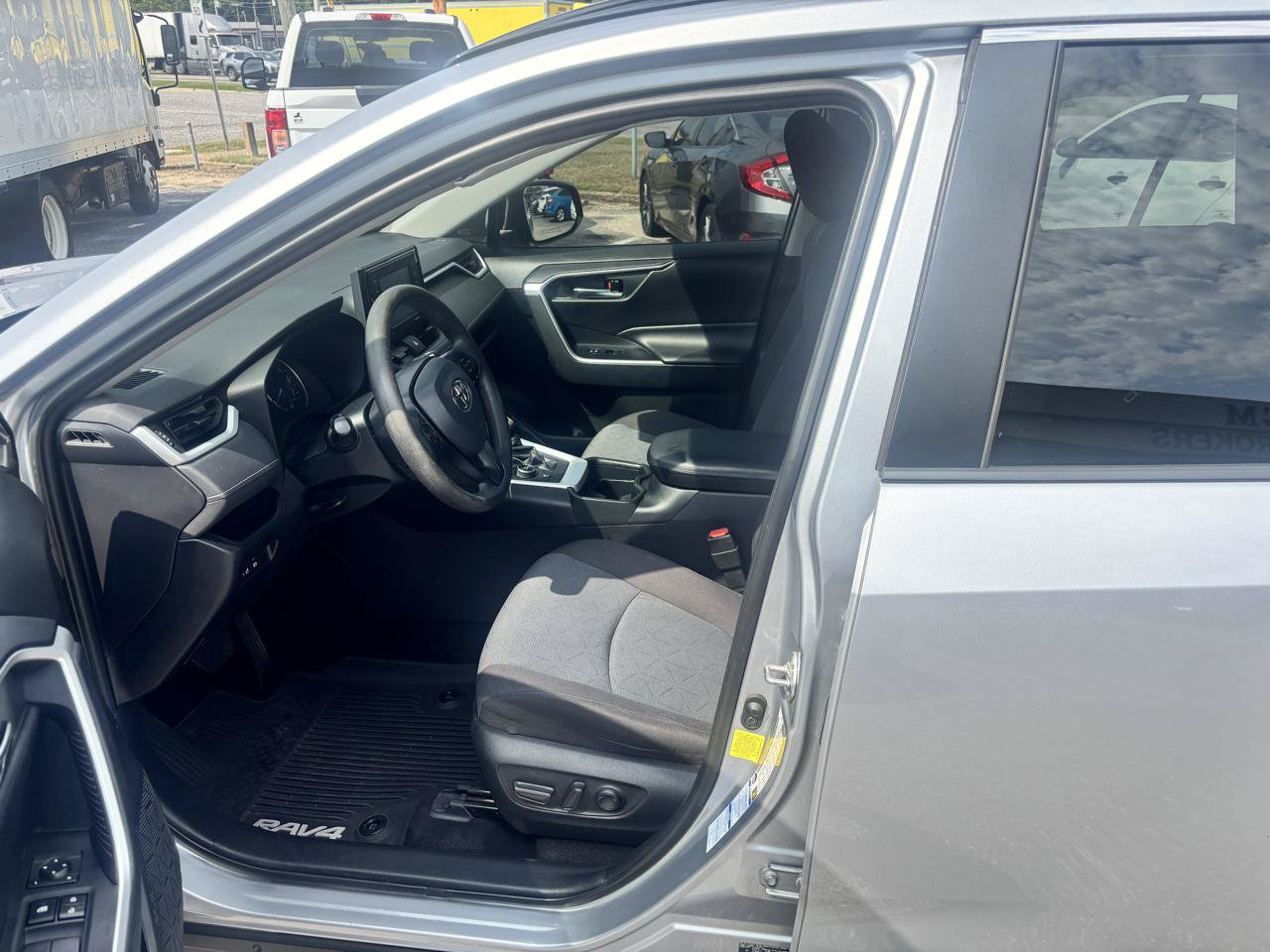 Used 2020 Toyota RAV4 XLE AWD/4WD image 36