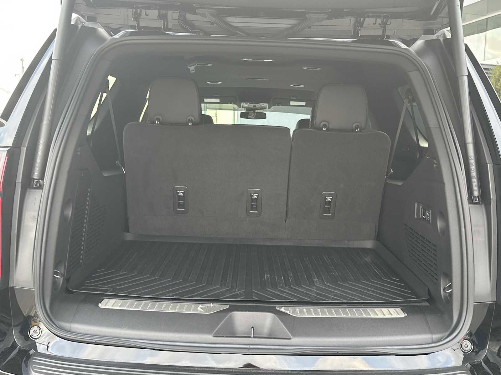 Used 2024 Chevrolet Suburban Z71 w/ Luxury Package image 23