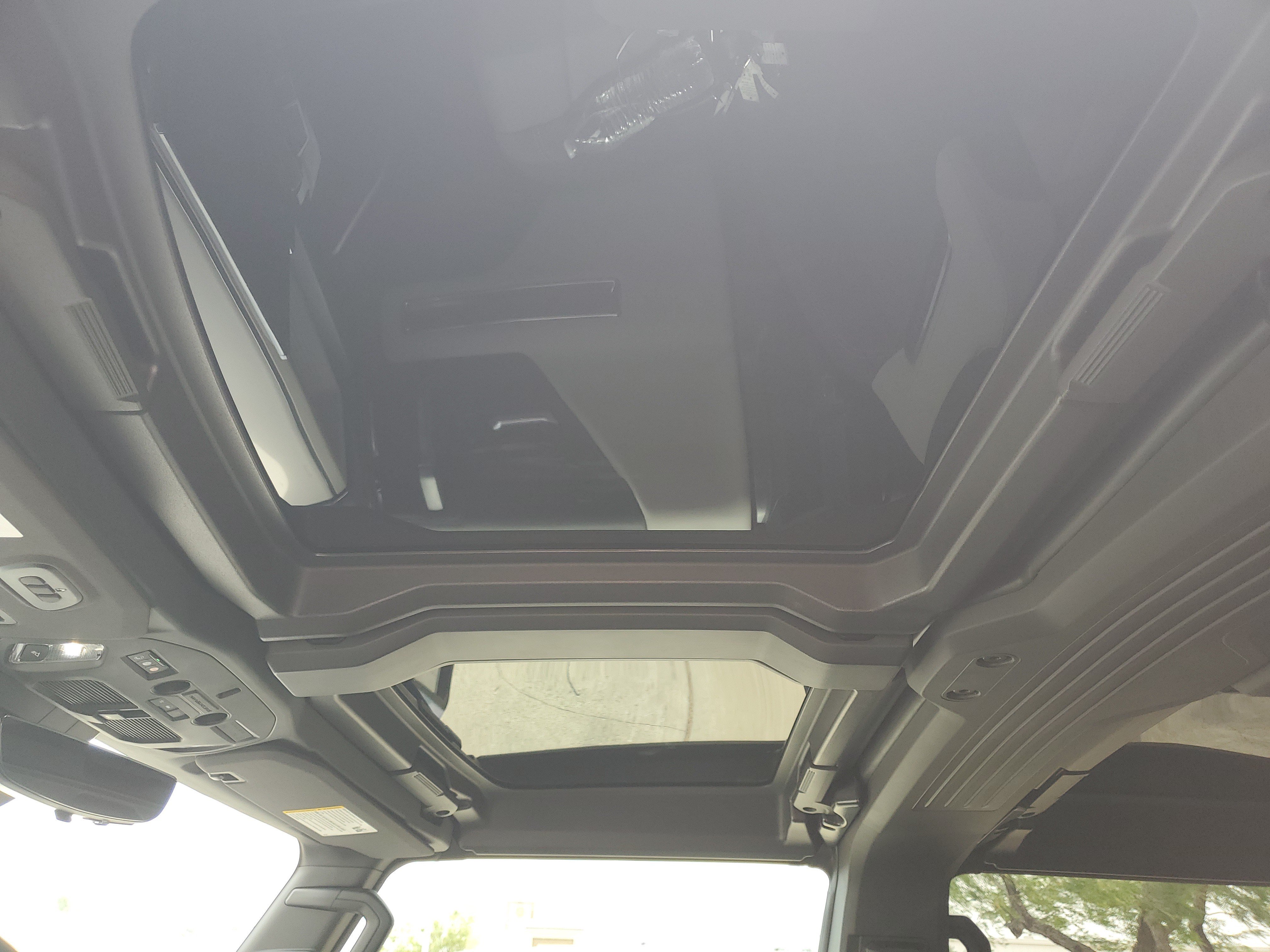 New 2026 GMC Hummer EV SUV w/ LPO, Roof Cross Rail Package AWD/4WD image 31
