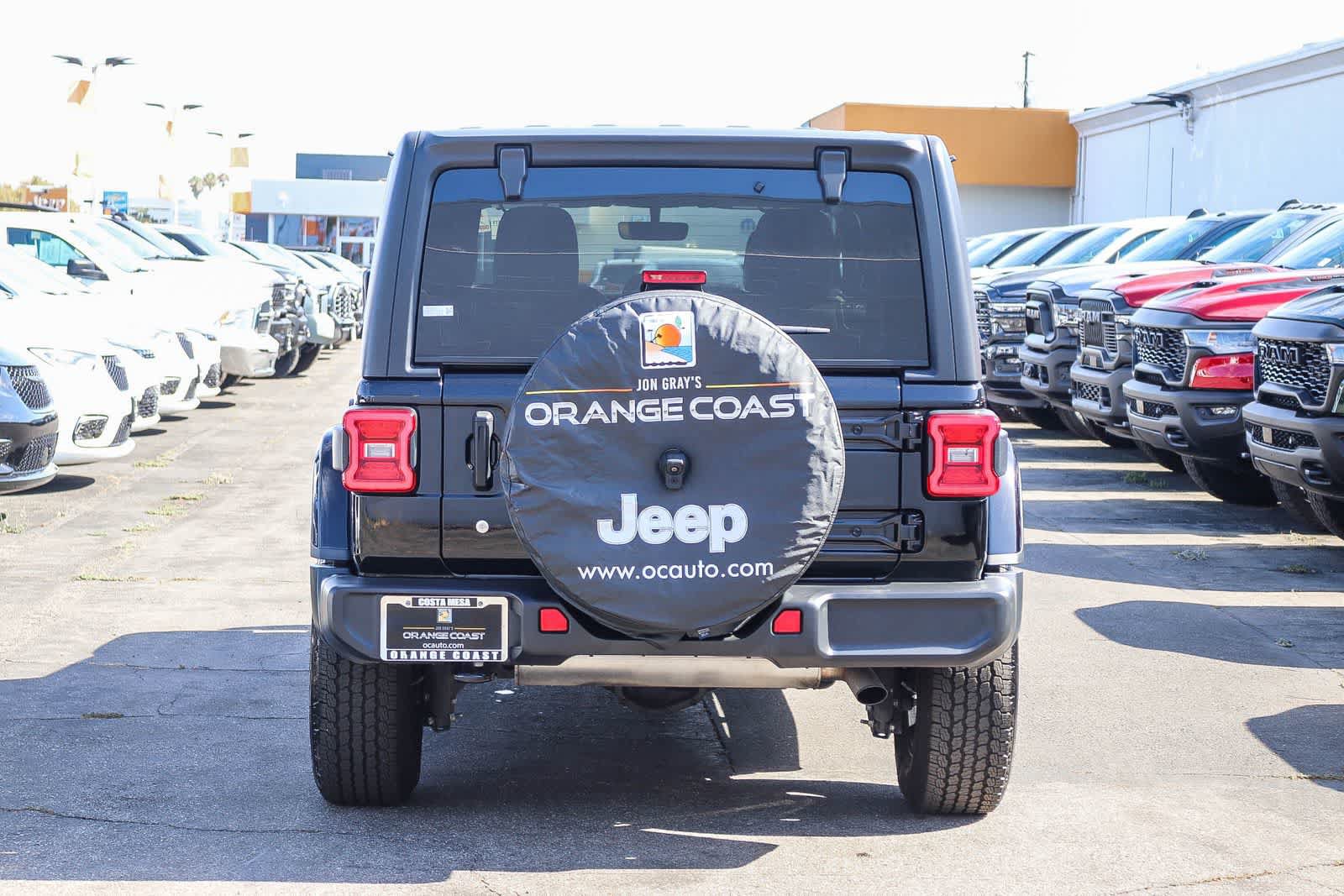 Used 2018 Jeep Wrangler Unlimited Sahara AWD/4WD image 5