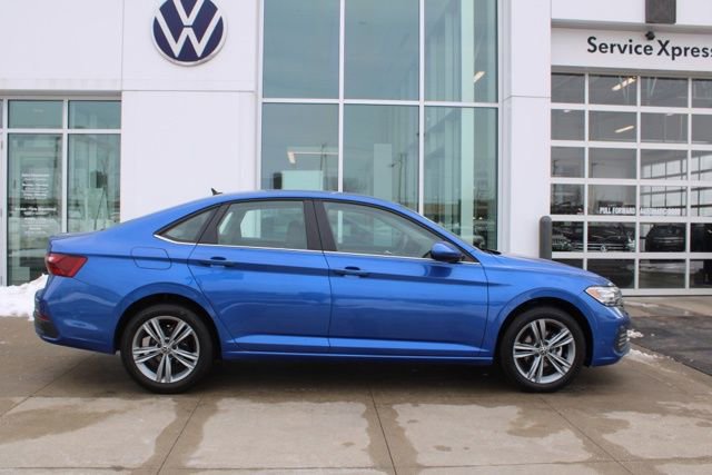 Used 2024 Volkswagen Jetta SE image 5