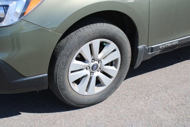 Used 2017 Subaru Outback 2.5i Premium image 11