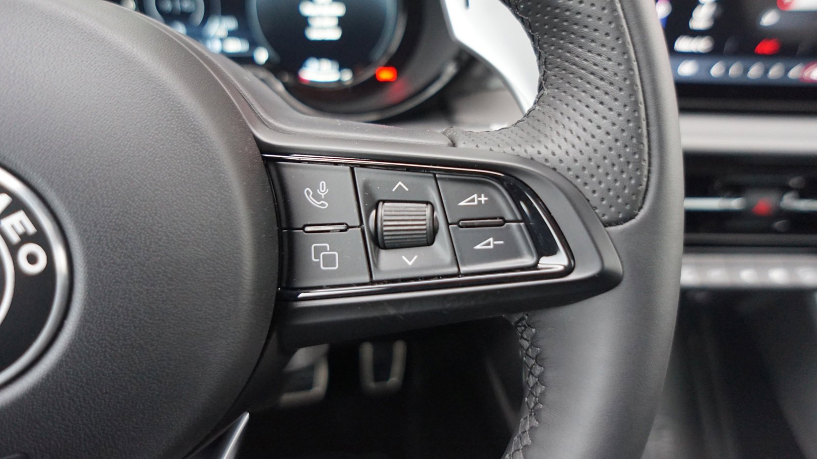 New 2024 Alfa Romeo Tonale Veloce image 20