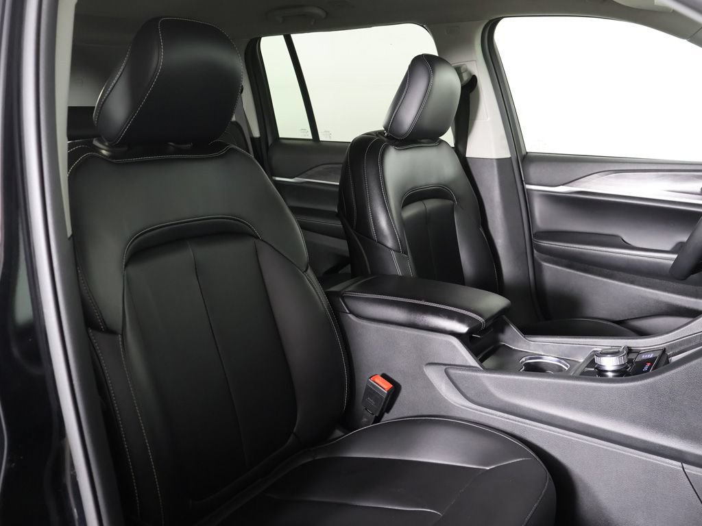 Used 2023 Jeep Grand Cherokee Limited AWD/4WD image 28