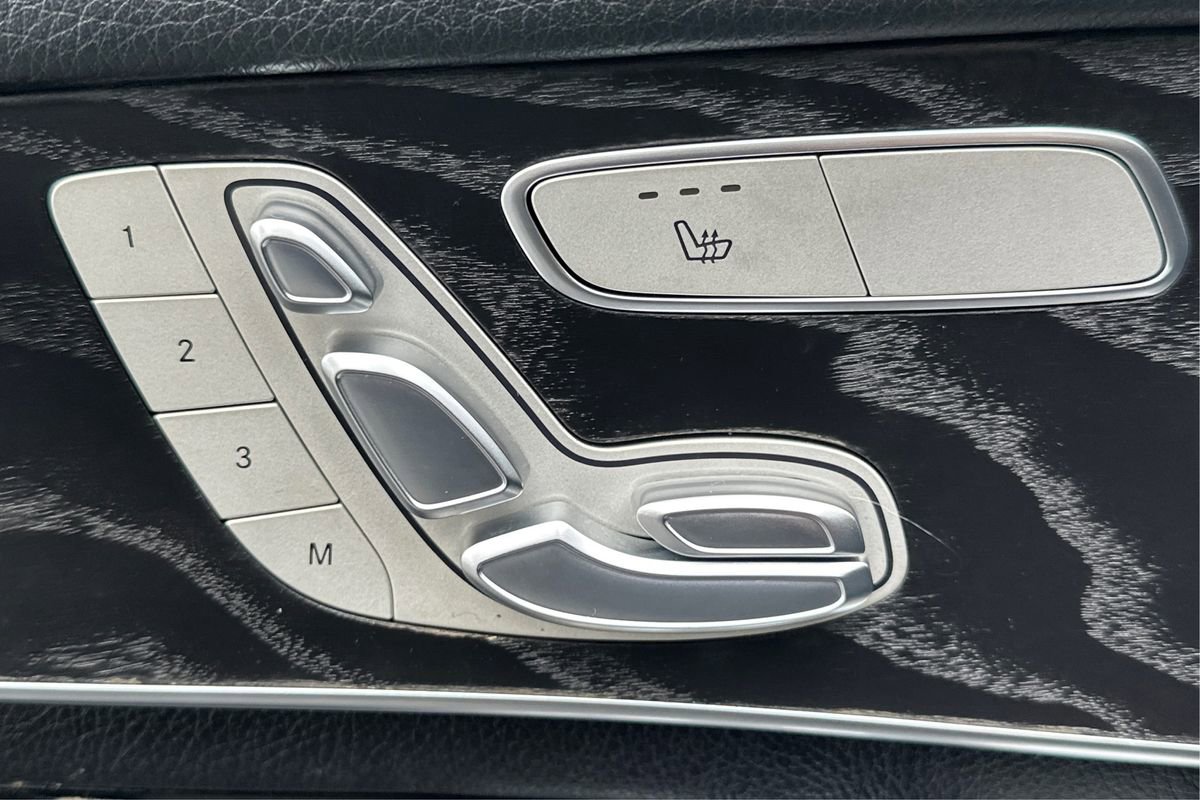 Used 2018 Mercedes-Benz GLC 300 w/ Premium Package image 19