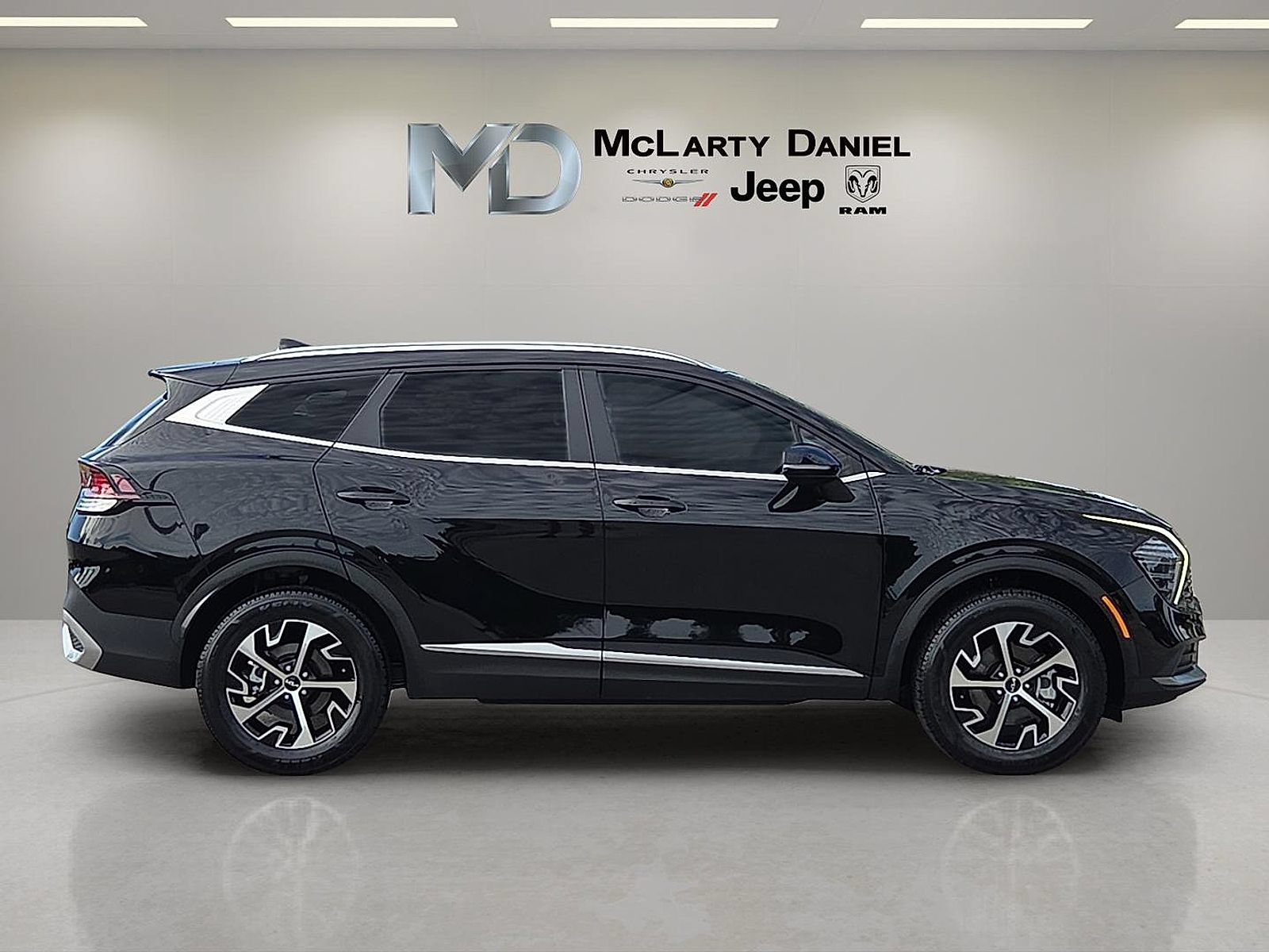 Used 2024 Kia Sportage EX AWD/4WD image 6