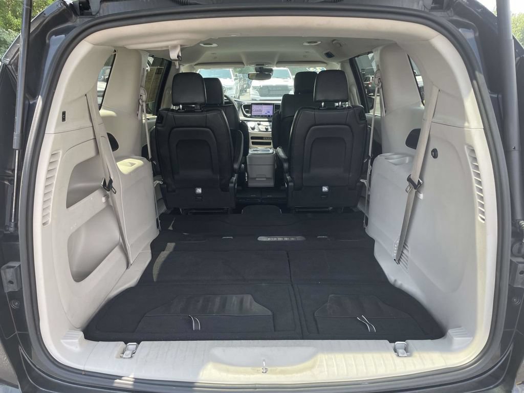 Certified 2023 Chrysler Pacifica Touring-L FWD image 42