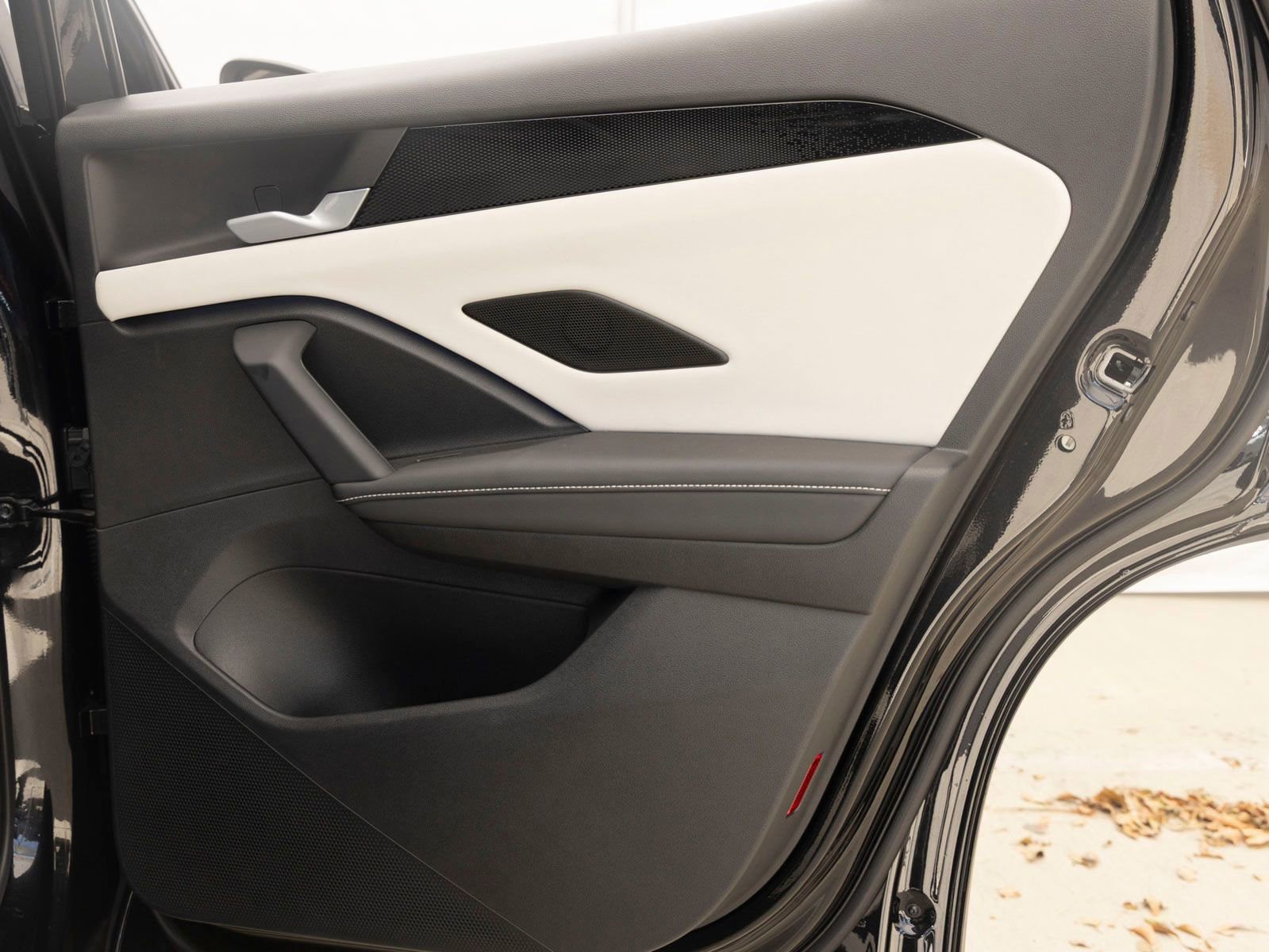 Used 2025 Volkswagen Tiguan SE image 22