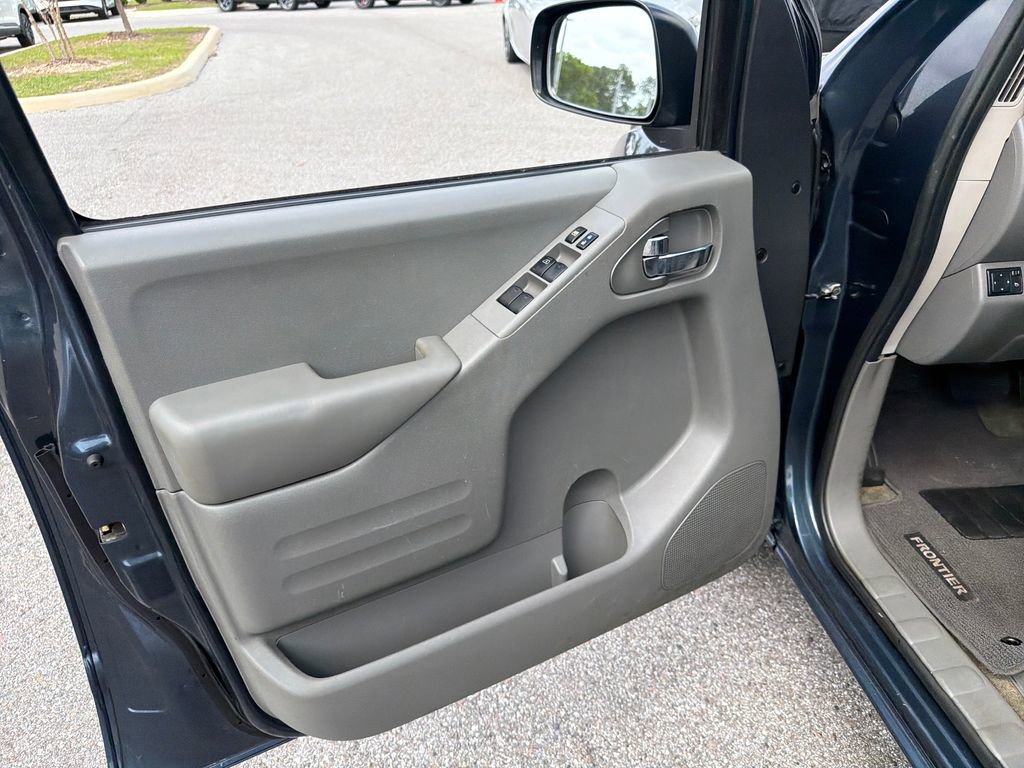 Used 2017 Nissan Frontier SV w/ SV Value Truck Package image 12