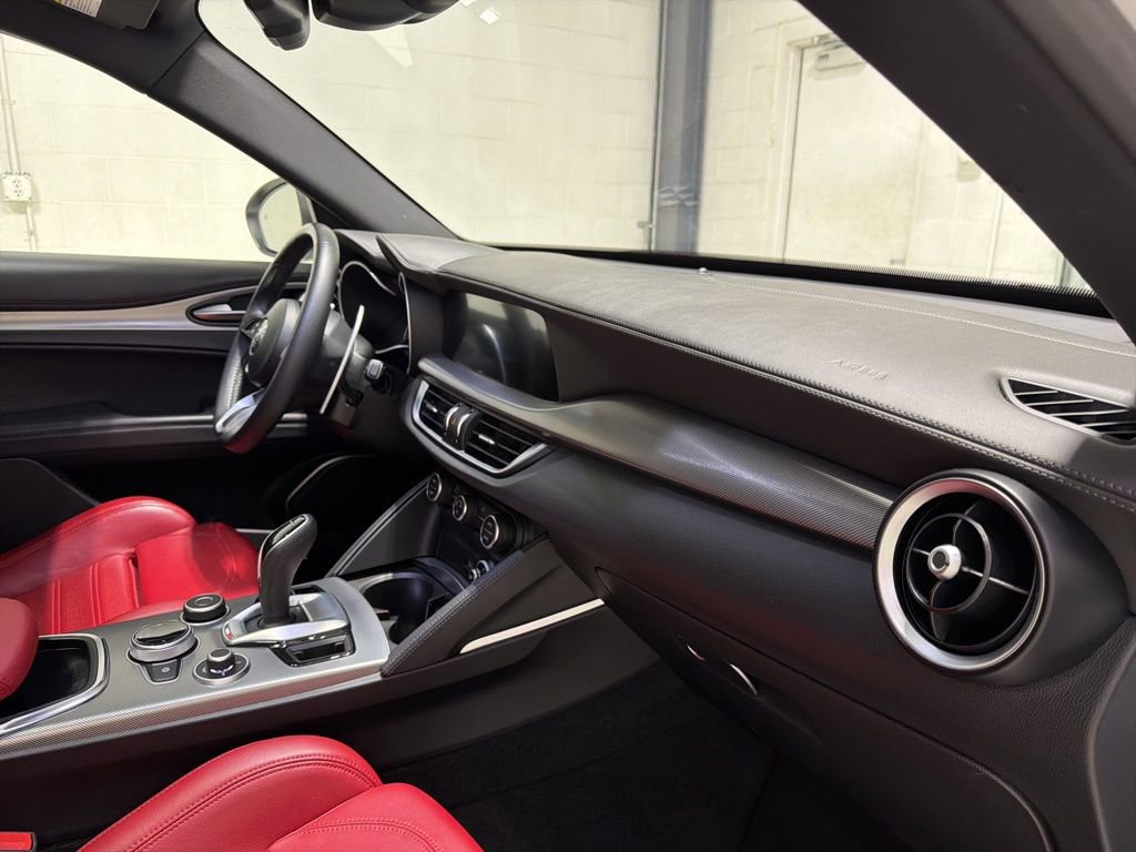 Used 2023 Alfa Romeo Stelvio Veloce AWD/4WD image 33
