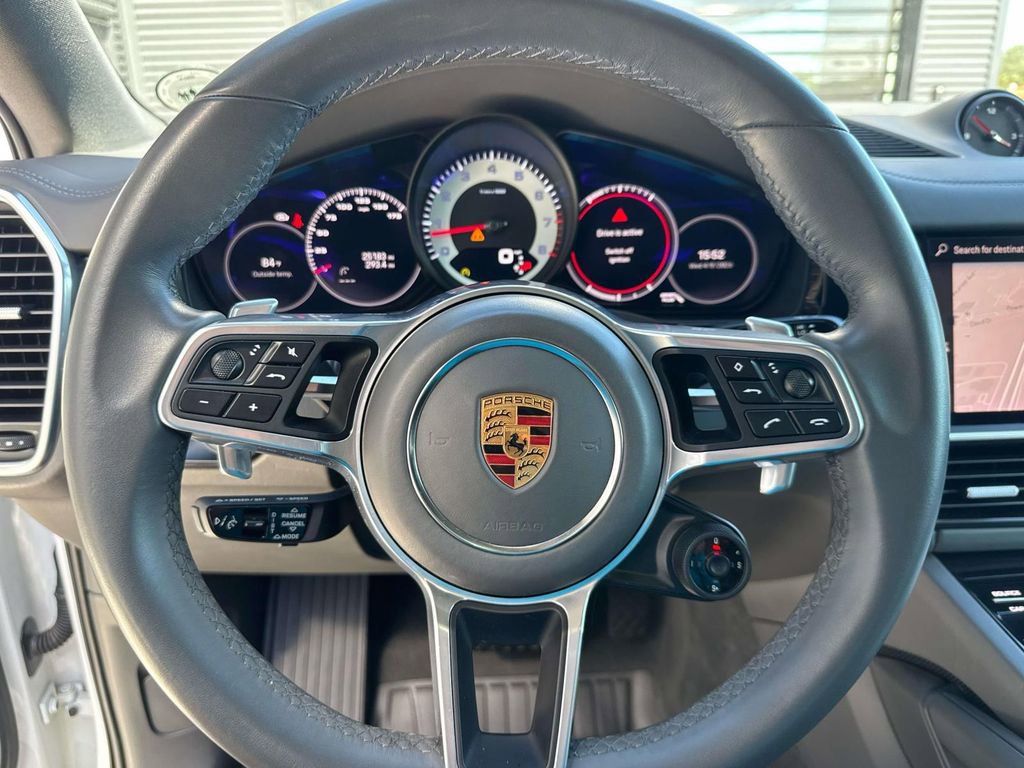 Certified 2022 Porsche Cayenne Platinum Edition image 24
