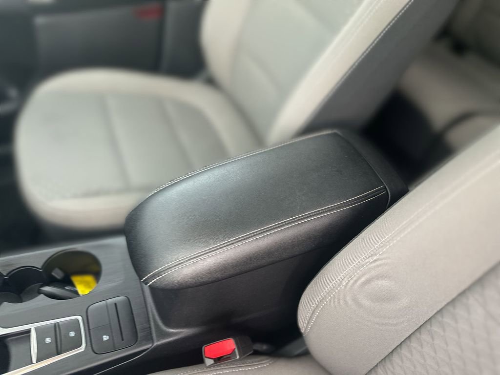 Used 2021 Ford Escape SE w/ SE Sport Appearance Package image 22