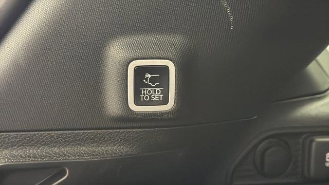 Used 2025 Jeep Grand Cherokee Altitude AWD/4WD image 28