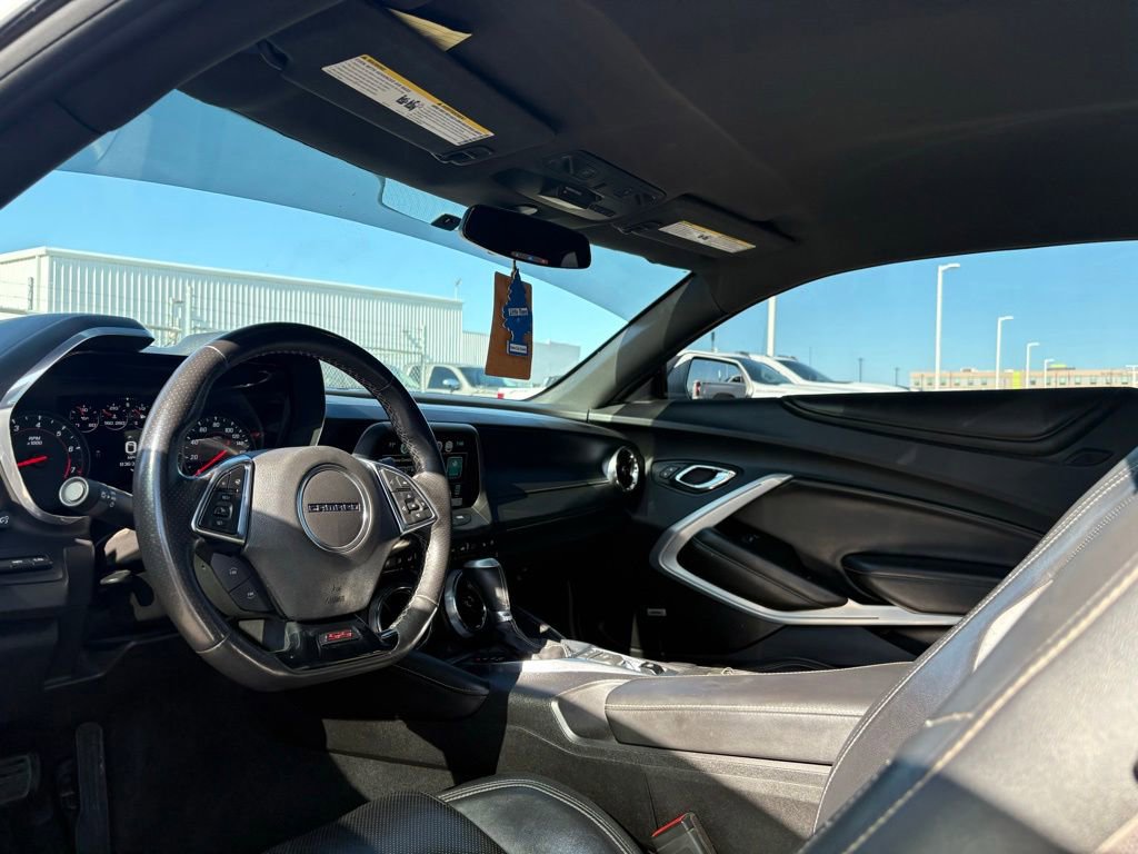 Used 2016 Chevrolet Camaro SS RWD image 10