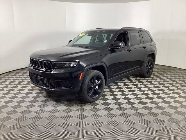 Used 2022 Jeep Grand Cherokee Altitude image 3