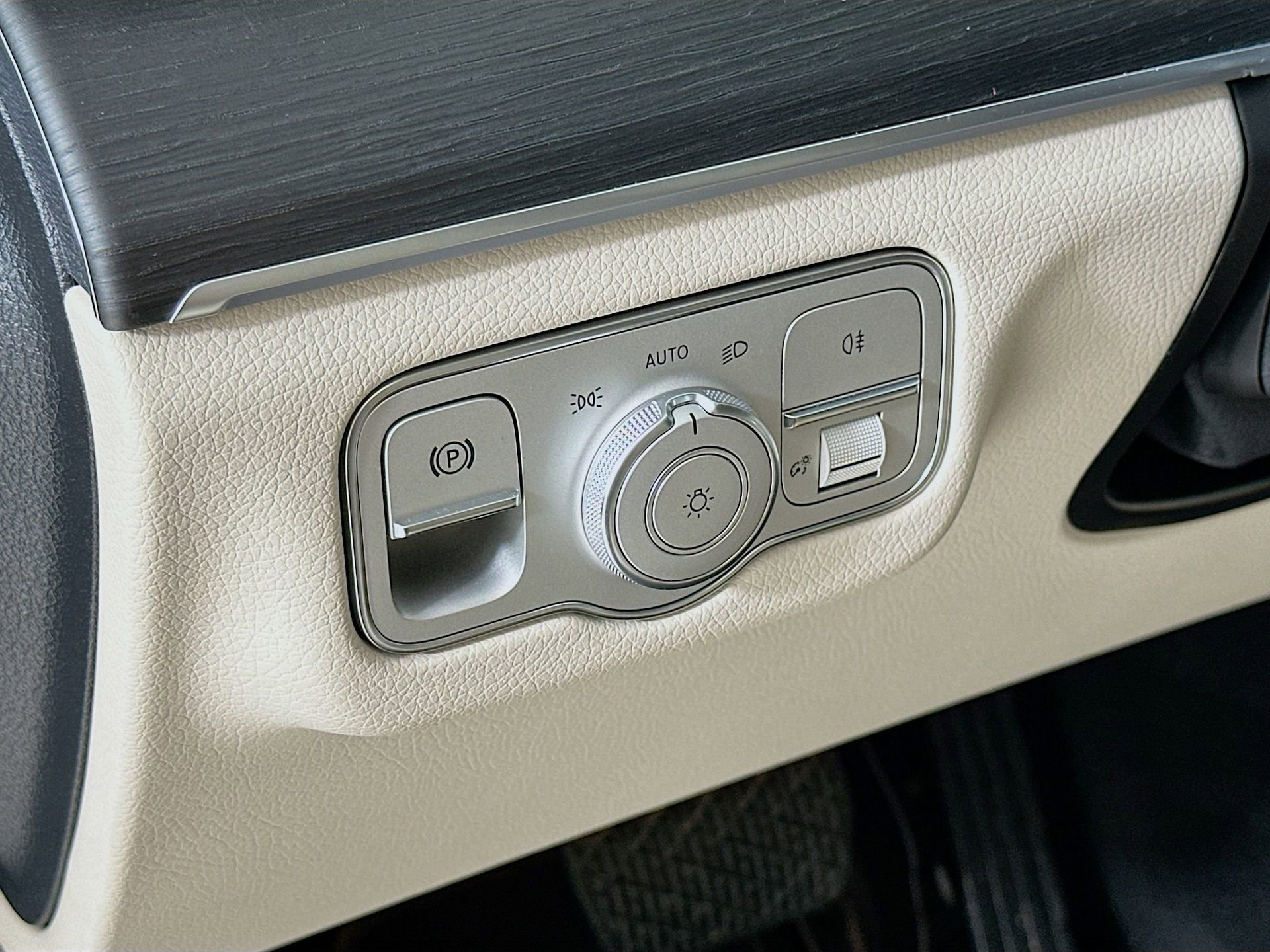 Used 2025 Mercedes-Benz GLE 450 4MATIC Coupe image 11