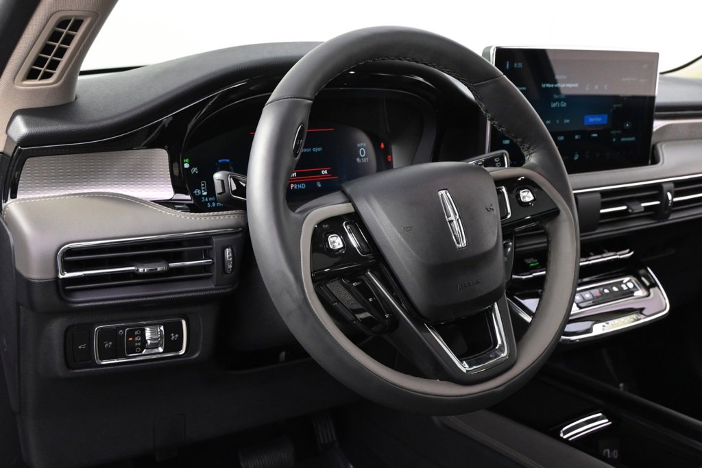 New 2026 Lincoln Corsair Reserve w/ Jet Appearance Package image 11