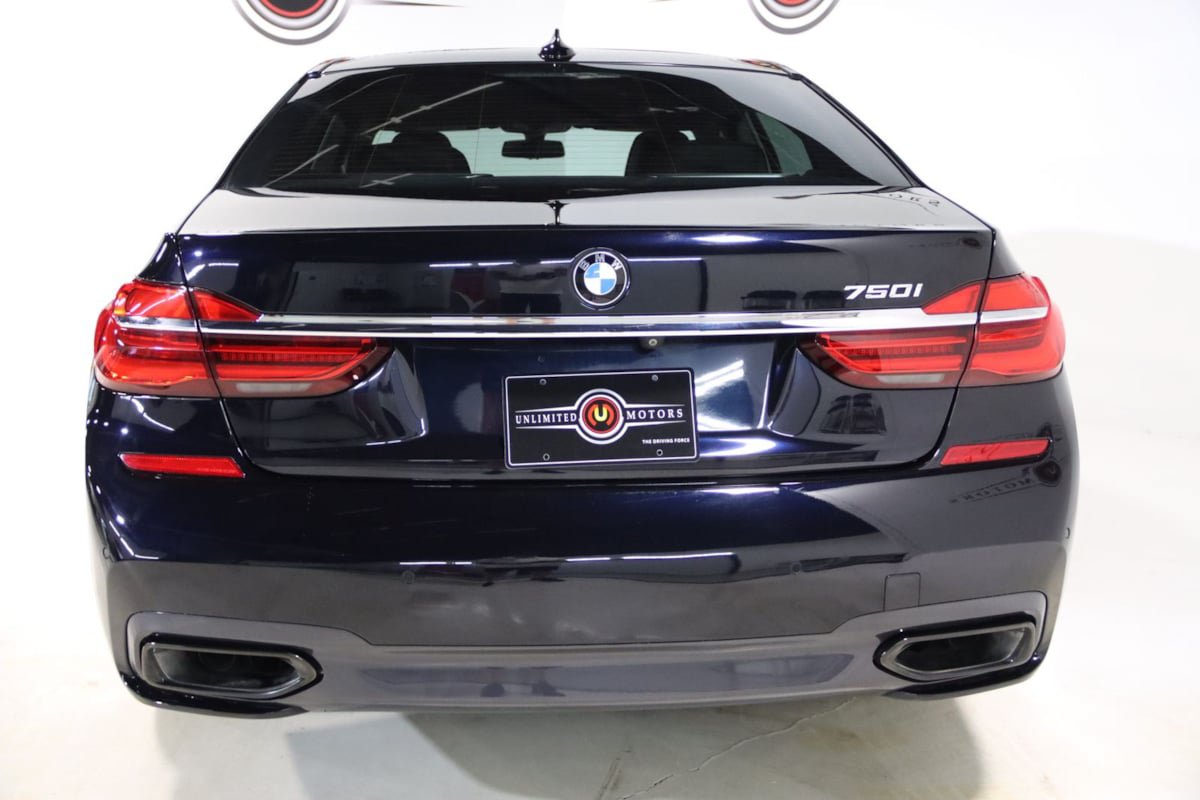 Used 2019 BMW 750i RWD image 32