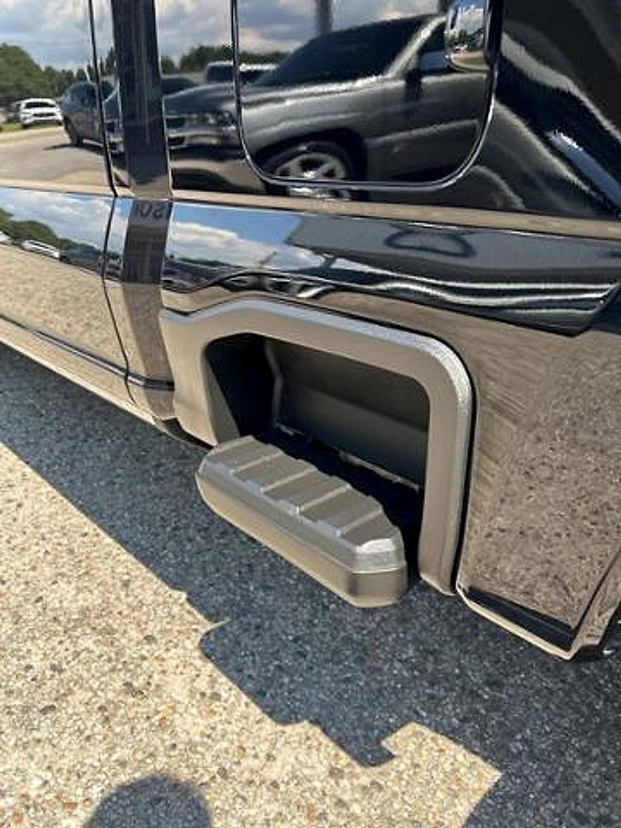 Used 2025 Ford F250 Platinum image 11