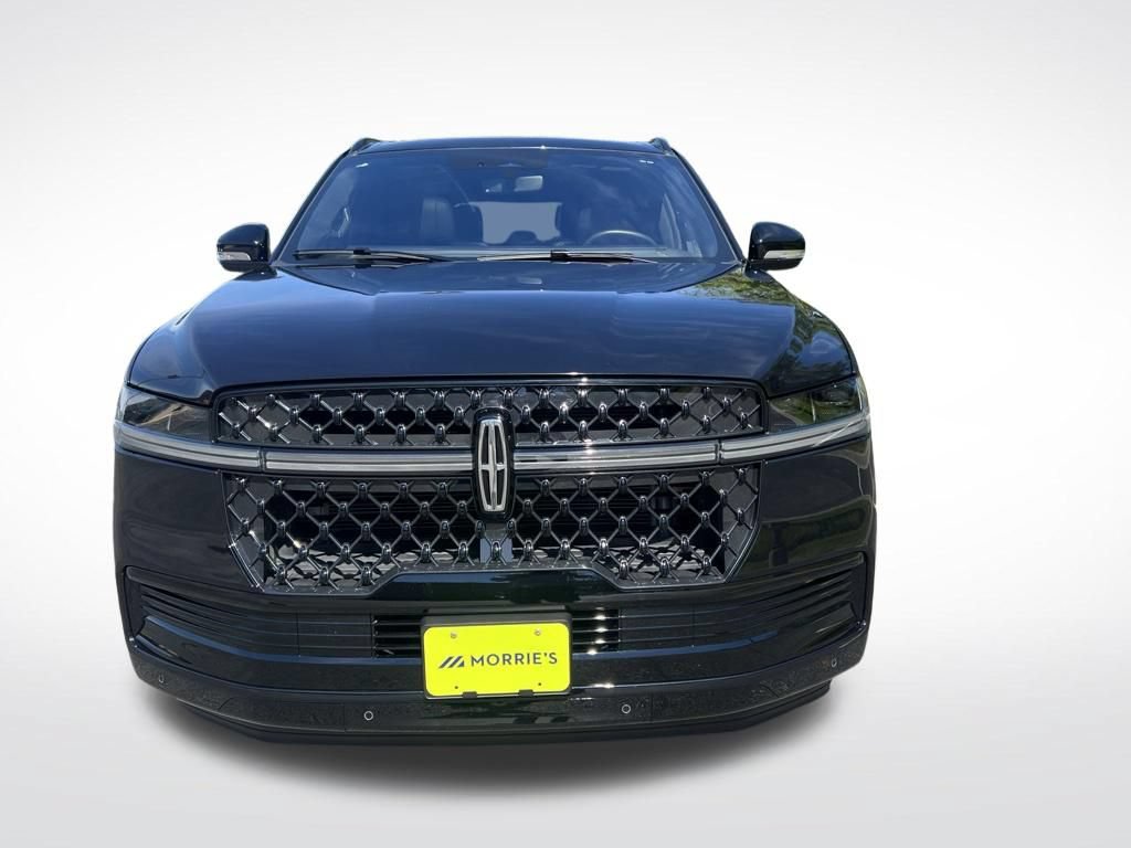 Used 2025 Lincoln Navigator Reserve w/ Jet Appearance Package AWD/4WD image 2