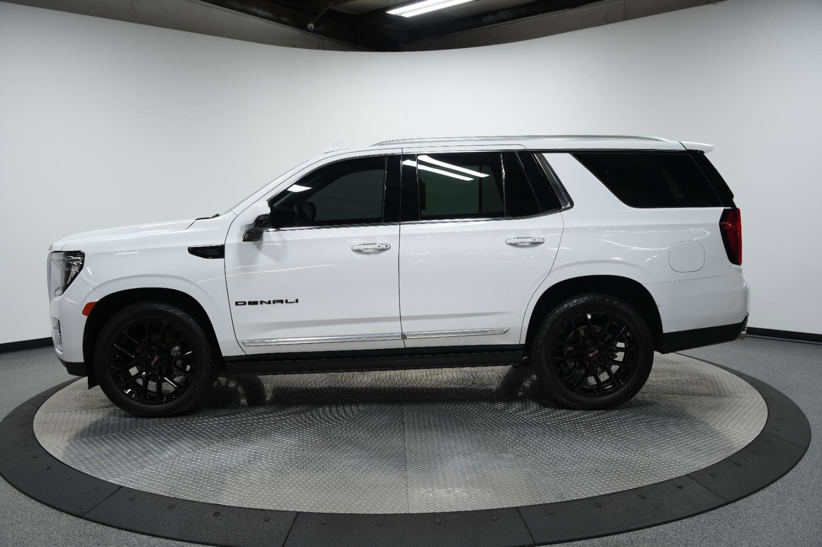 Used 2023 GMC Yukon Denali w/ LPO, Floor Liner Package image 6