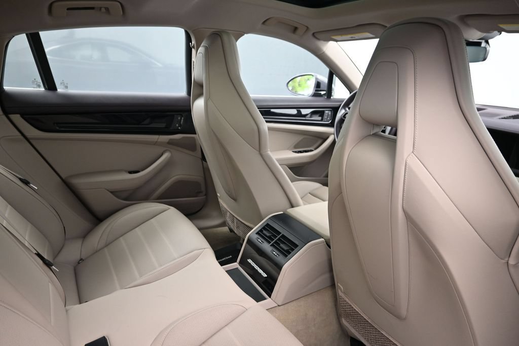 Certified 2024 Porsche Panamera image 7