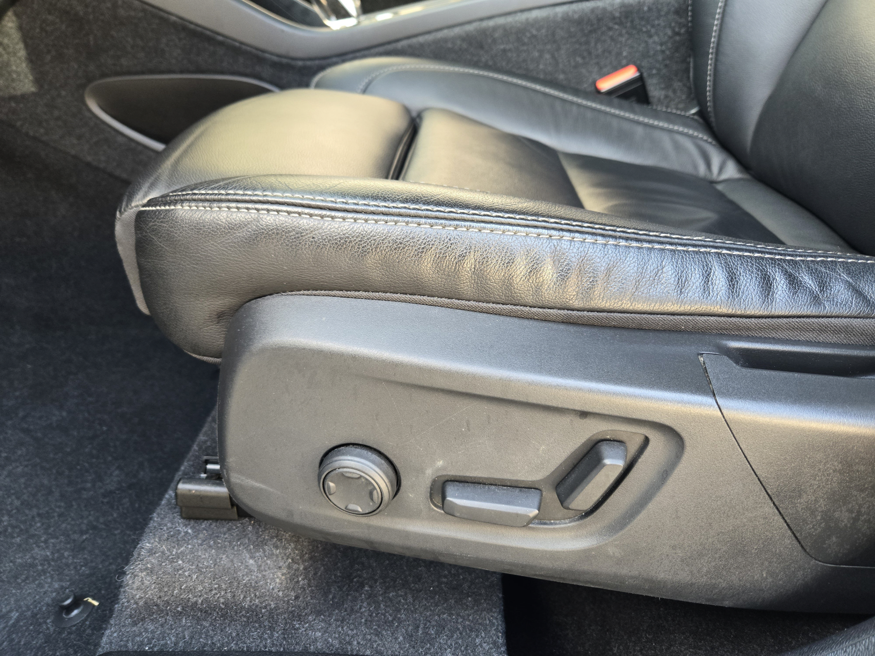Used 2023 Volvo XC40 B4 Plus w/ Protection Package Premier FWD image 24