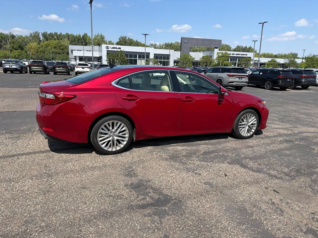 Used 2015 Lexus ES 350 w/ Ultra Luxury Package FWD image 17