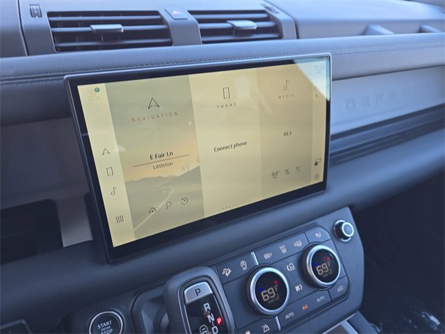 Used 2025 Land Rover Defender 110 S image 22