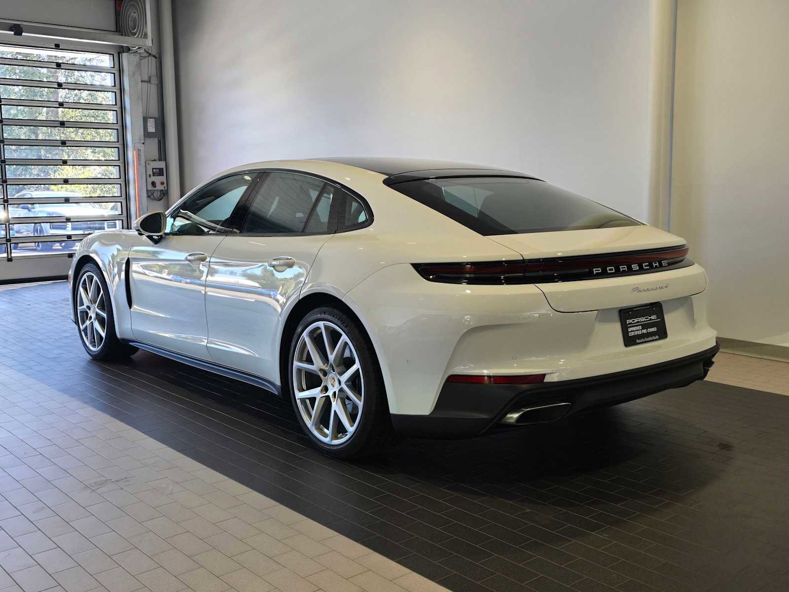 Used 2024 Porsche Panamera 4 image 3