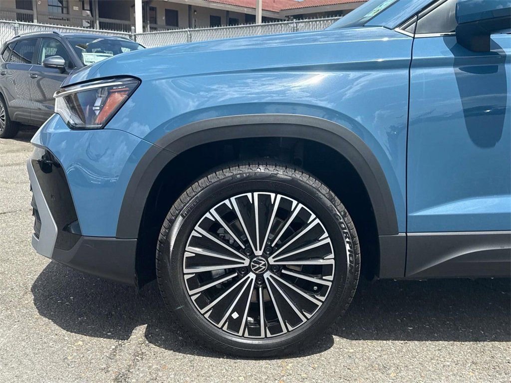 New 2025 Volkswagen Taos SE image 5