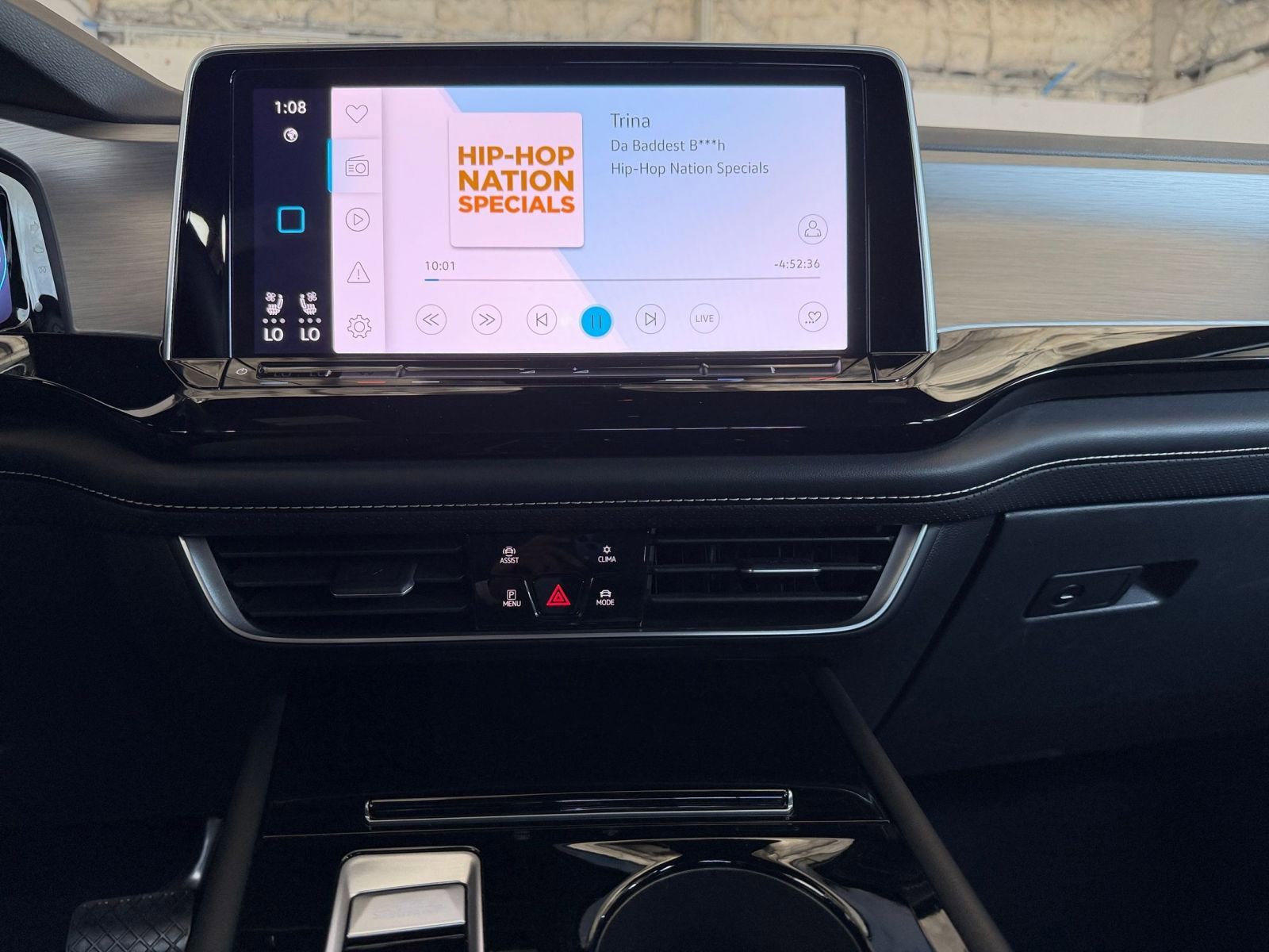 Used 2025 Volkswagen Atlas Cross Sport SE image 18