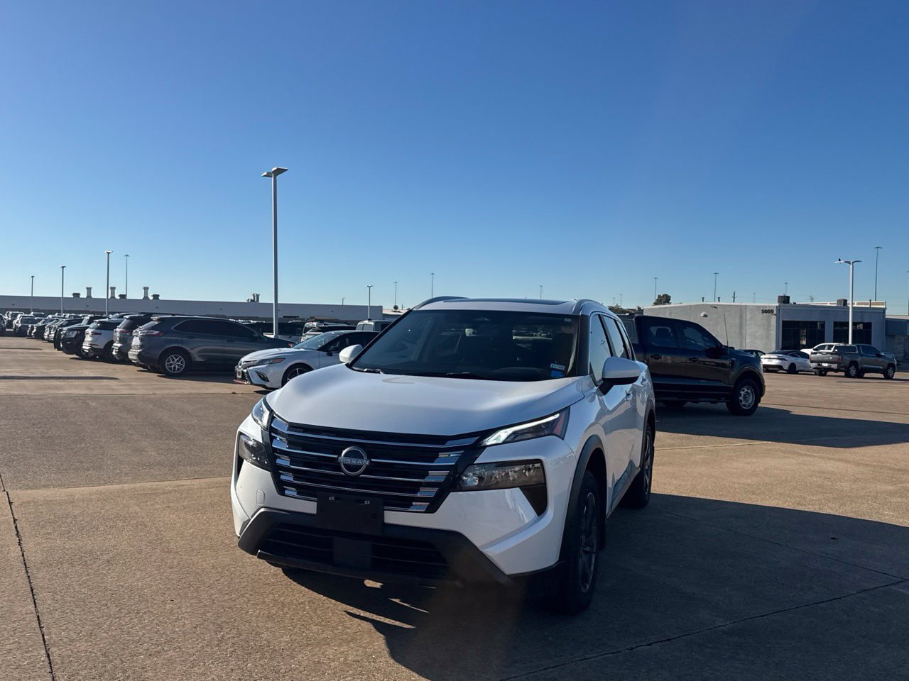 Certified 2024 Nissan Rogue SV w/ SV Premium Package FWD image 9