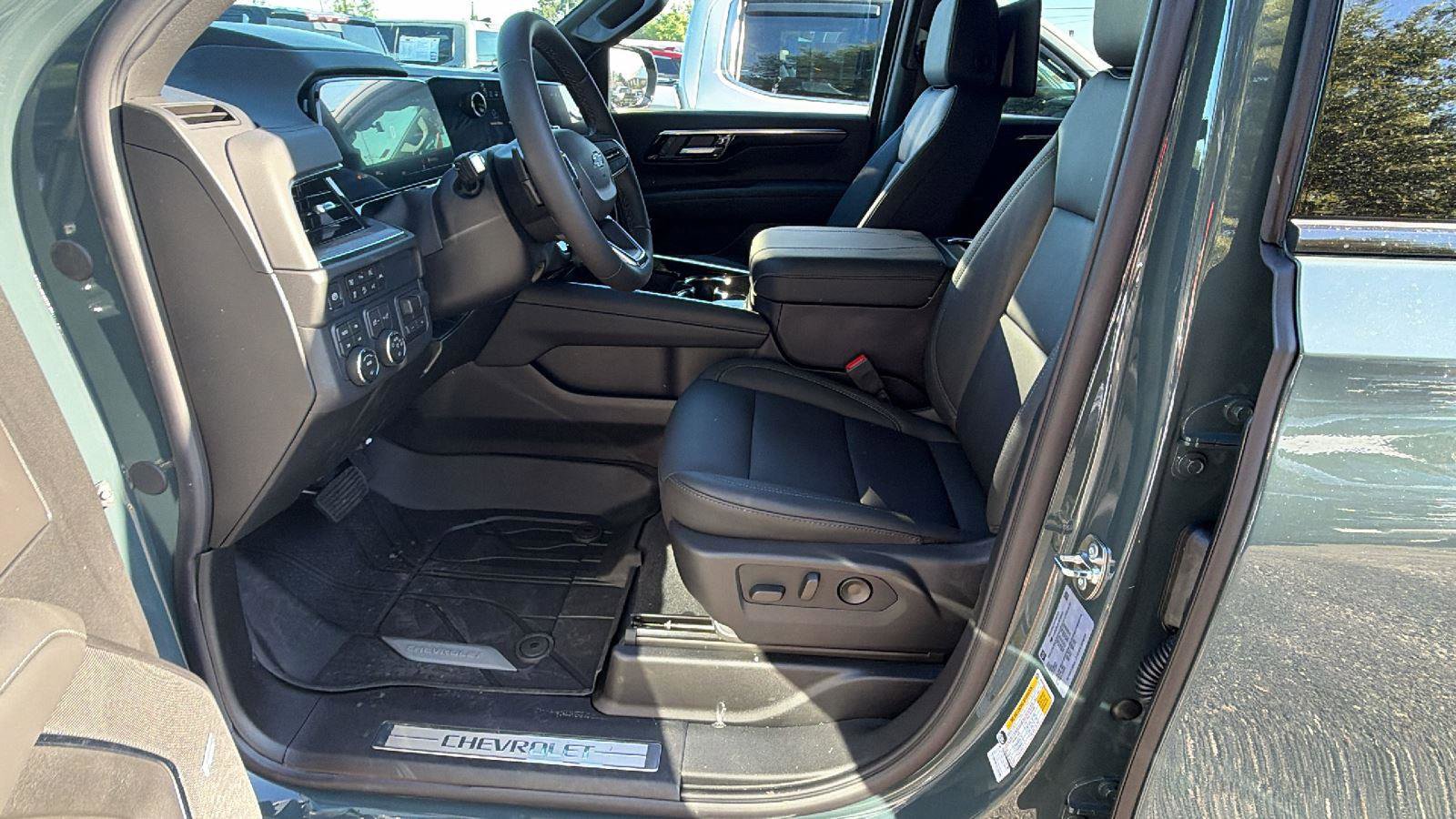 New 2026 Chevrolet Suburban Z71 w/ Z71 Off-Road Package AWD/4WD image 16