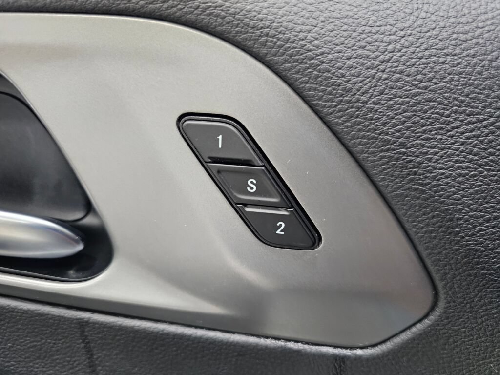 Used 2025 Chrysler Pacifica Select FWD image 27