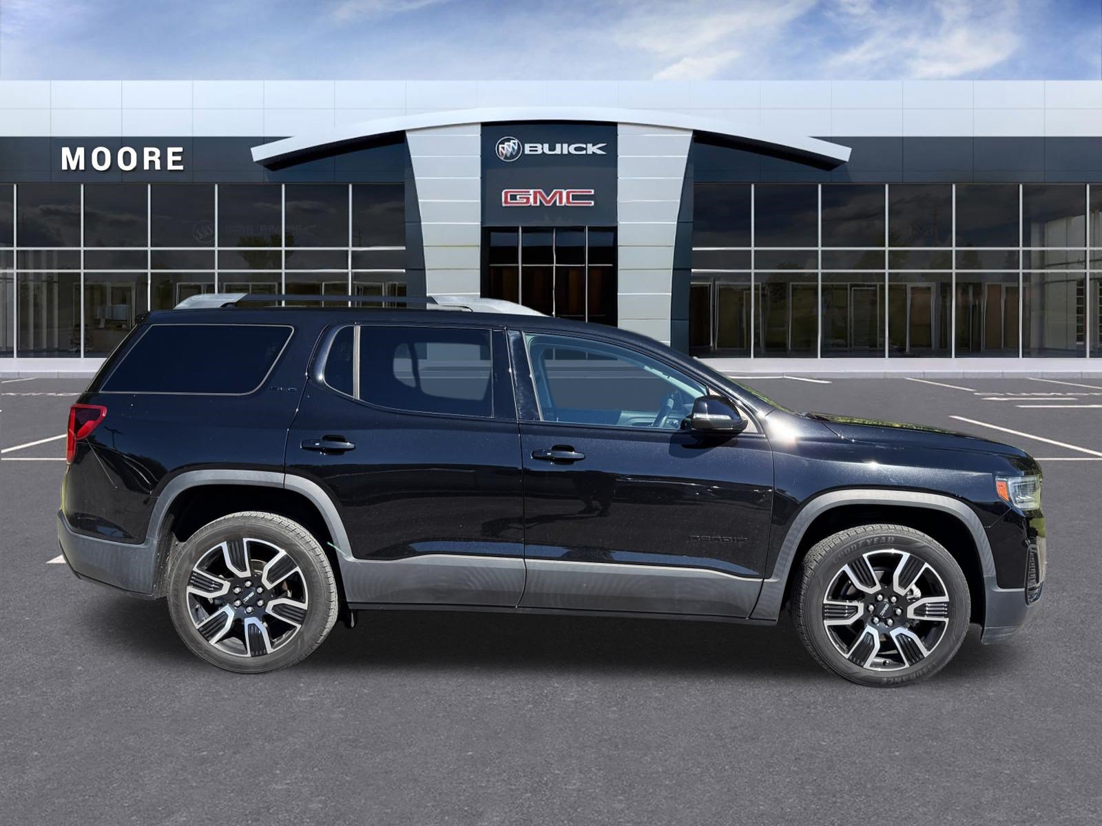 Used 2021 GMC Acadia SLE w/ Driver Convenience Package FWD image 2
