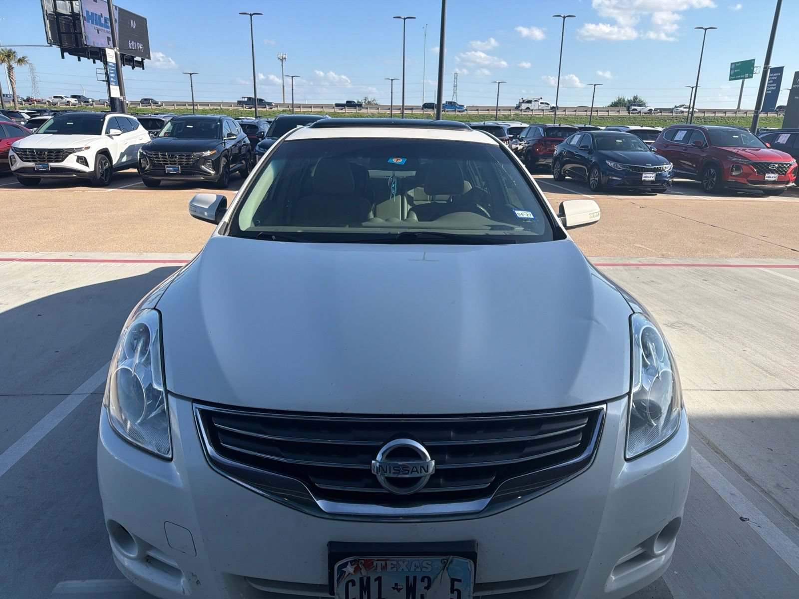 Used 2011 Nissan Altima 2.5 SL w/ Technology Pkg FWD image 2