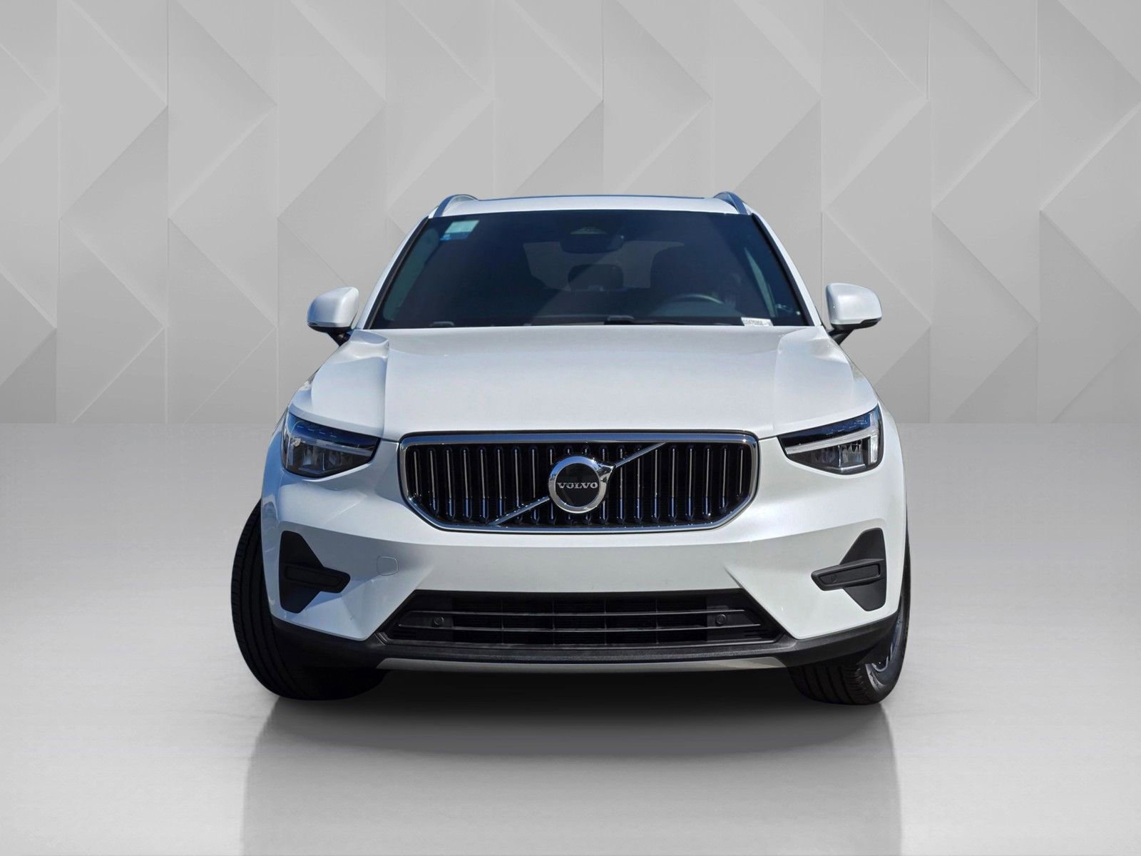 Certified 2025 Volvo XC40 B5 Core image 3