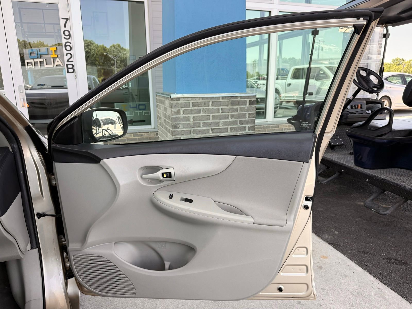 Used 2013 Toyota Corolla L FWD image 19
