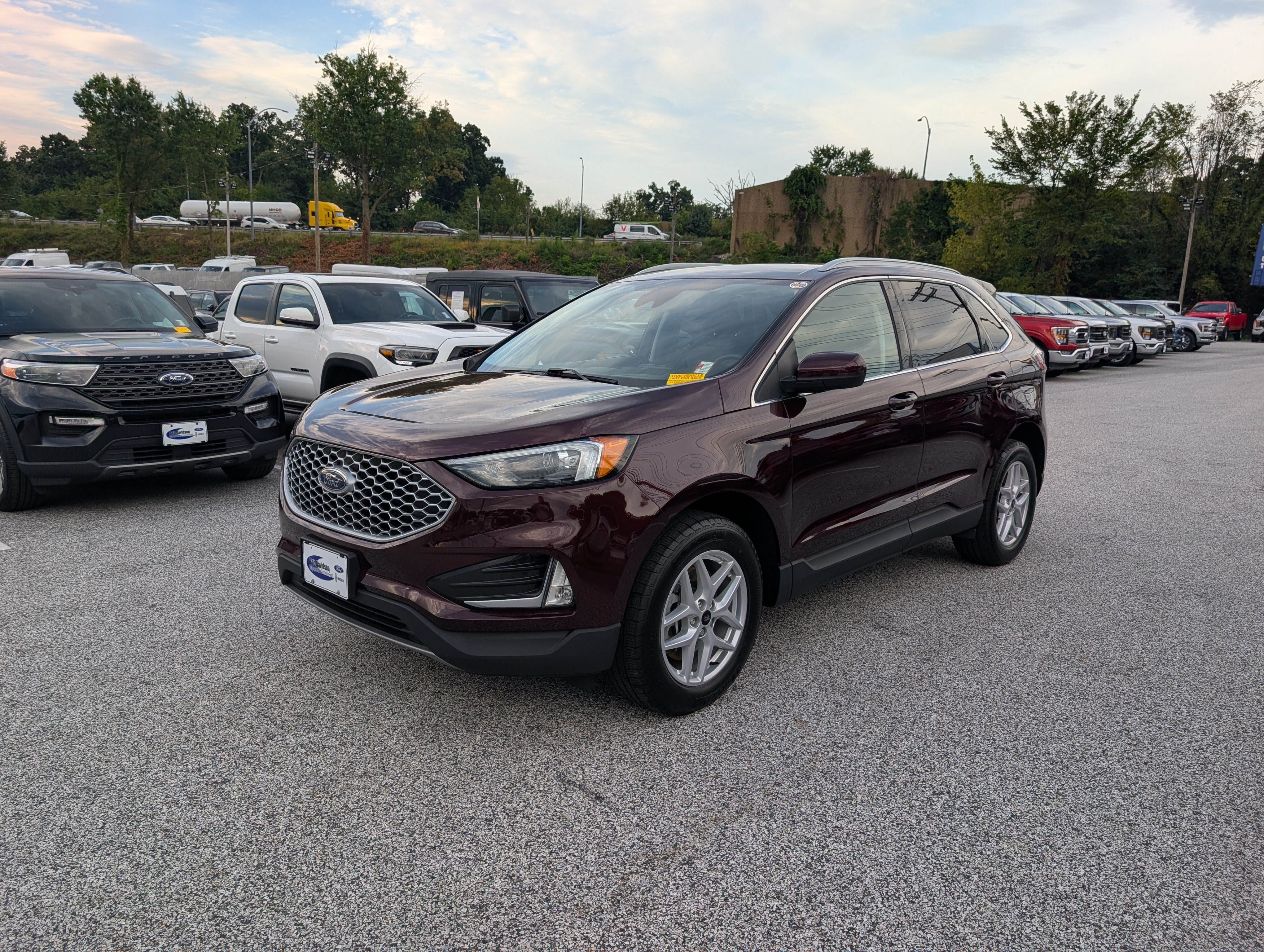 Certified 2024 Ford Edge SEL w/ Convenience Package AWD/4WD image 2