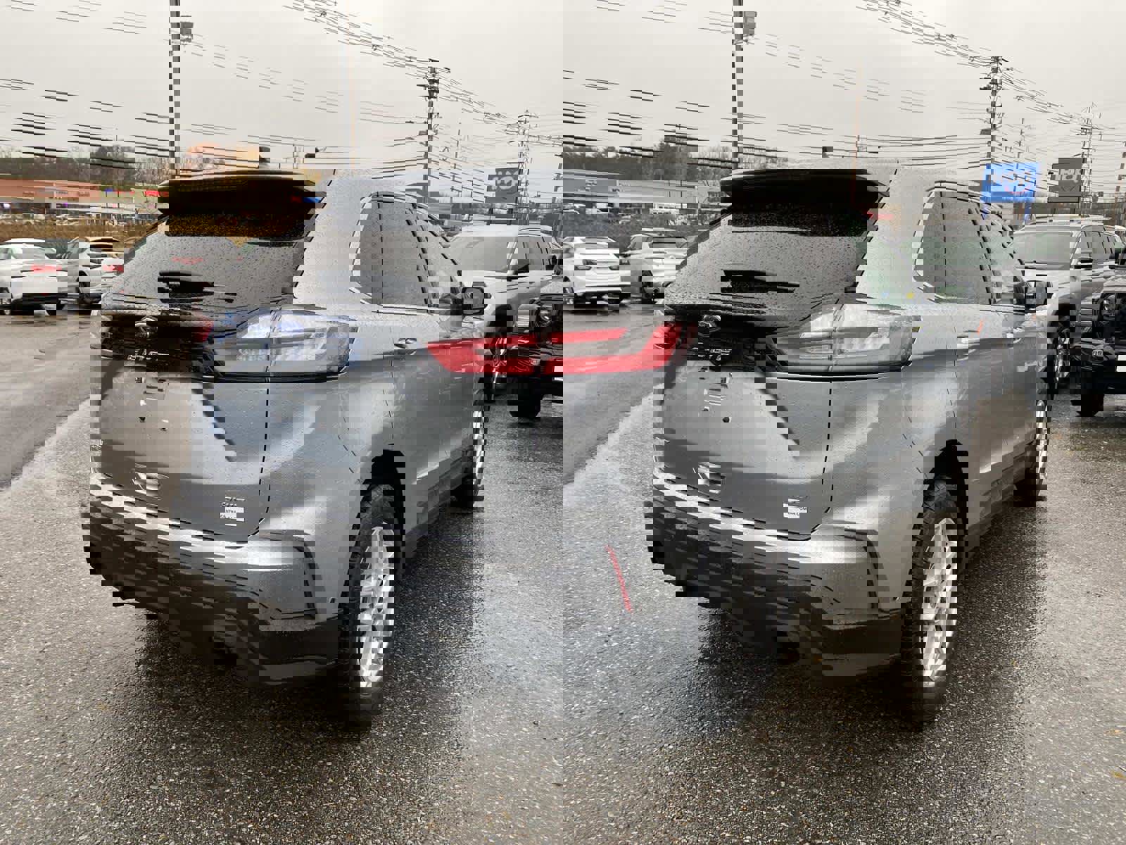 Used 2024 Ford Edge SEL image 3